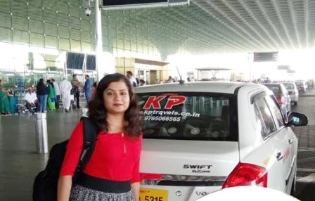 Satisfied Mumbai Airport cab Passenger
